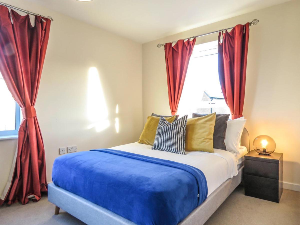 Tudors Esuites 4 Bedroom House Driveway & Garden Birmingham Extérieur photo