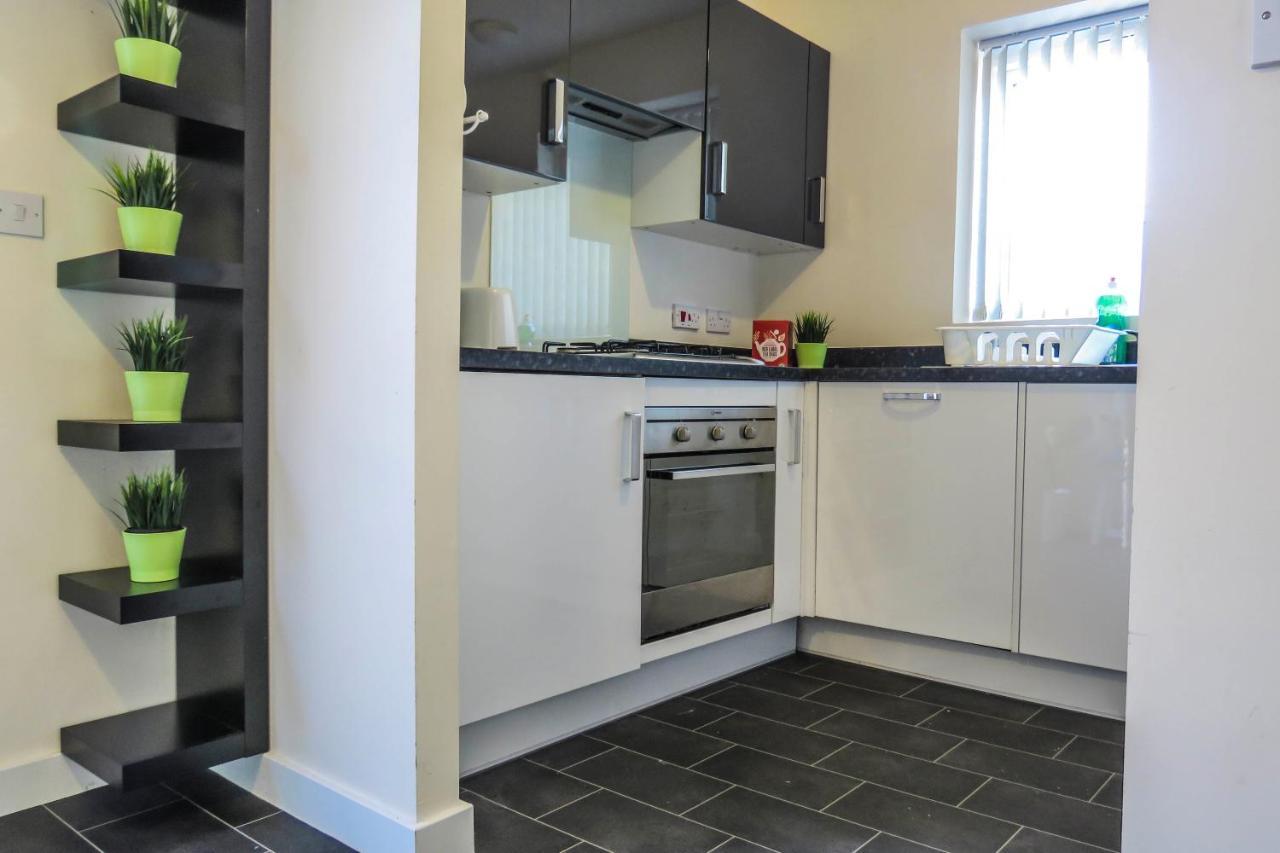 Tudors Esuites 4 Bedroom House Driveway & Garden Birmingham Extérieur photo